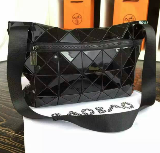 กระเป๋าสะพายข้าง issey rock sholder bag รุ่นใหม่