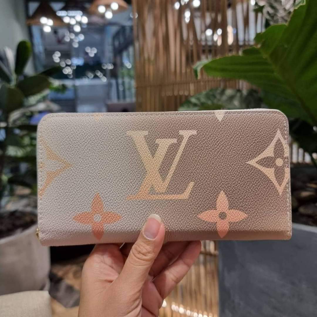LV long zip wallet with gwp (แอดไลน์ก่อนสั่งซื้อ)