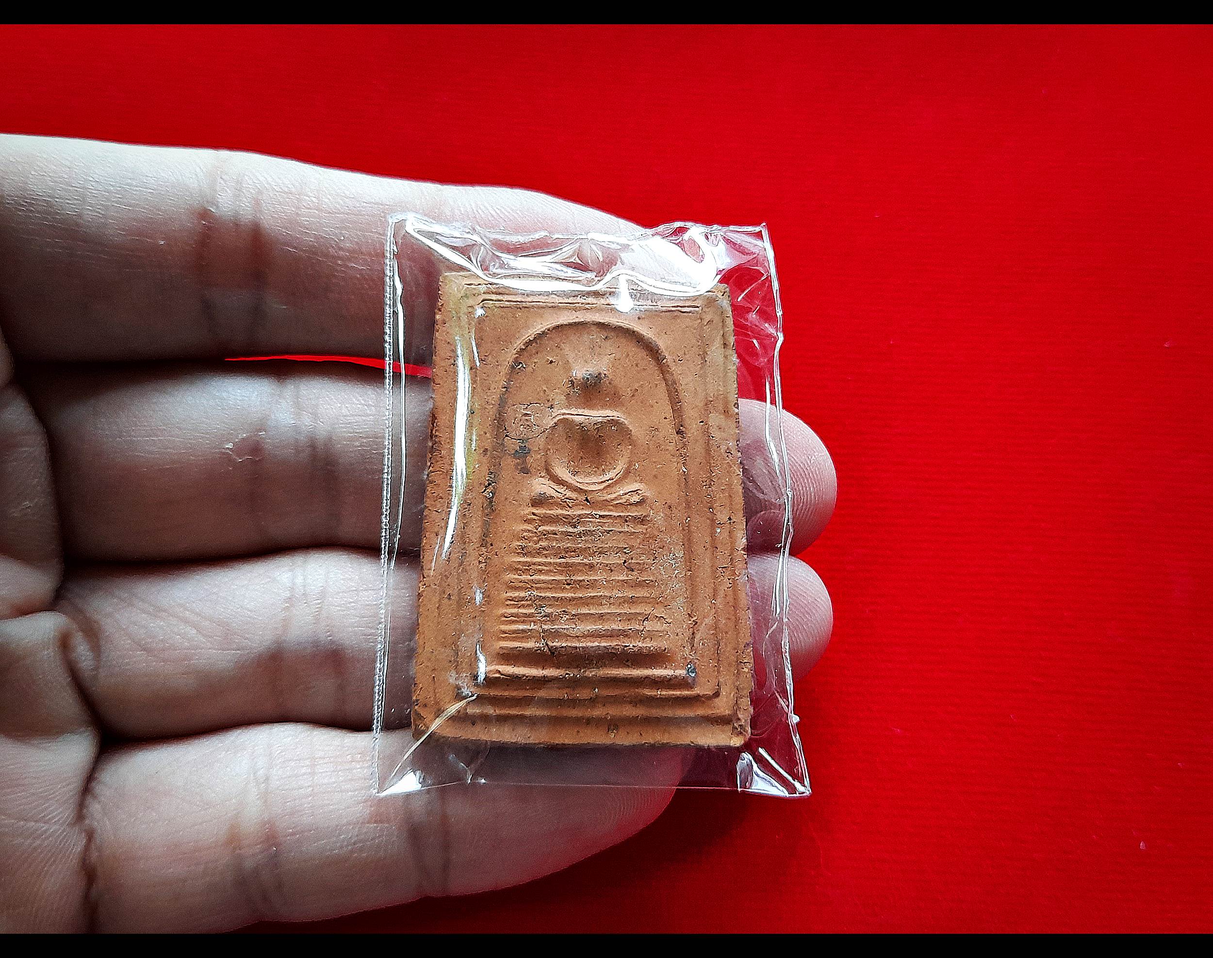 พระสมเด็จ ฐาน9ชั้น เนื้อดินกระเบื้องหลังคาโบสถ์ (แคล้วคลาด มหาอุต คงกระพัน) ปี2521 #รับประกันแท้และทัน - หลวงพ่อพุฒ สารสุข(ศิษย์หลวงปู่ศุข วัดปากคลองวัดข่ามเฒ่า) วัดเขาไม้แดง จ.ชลบุรี