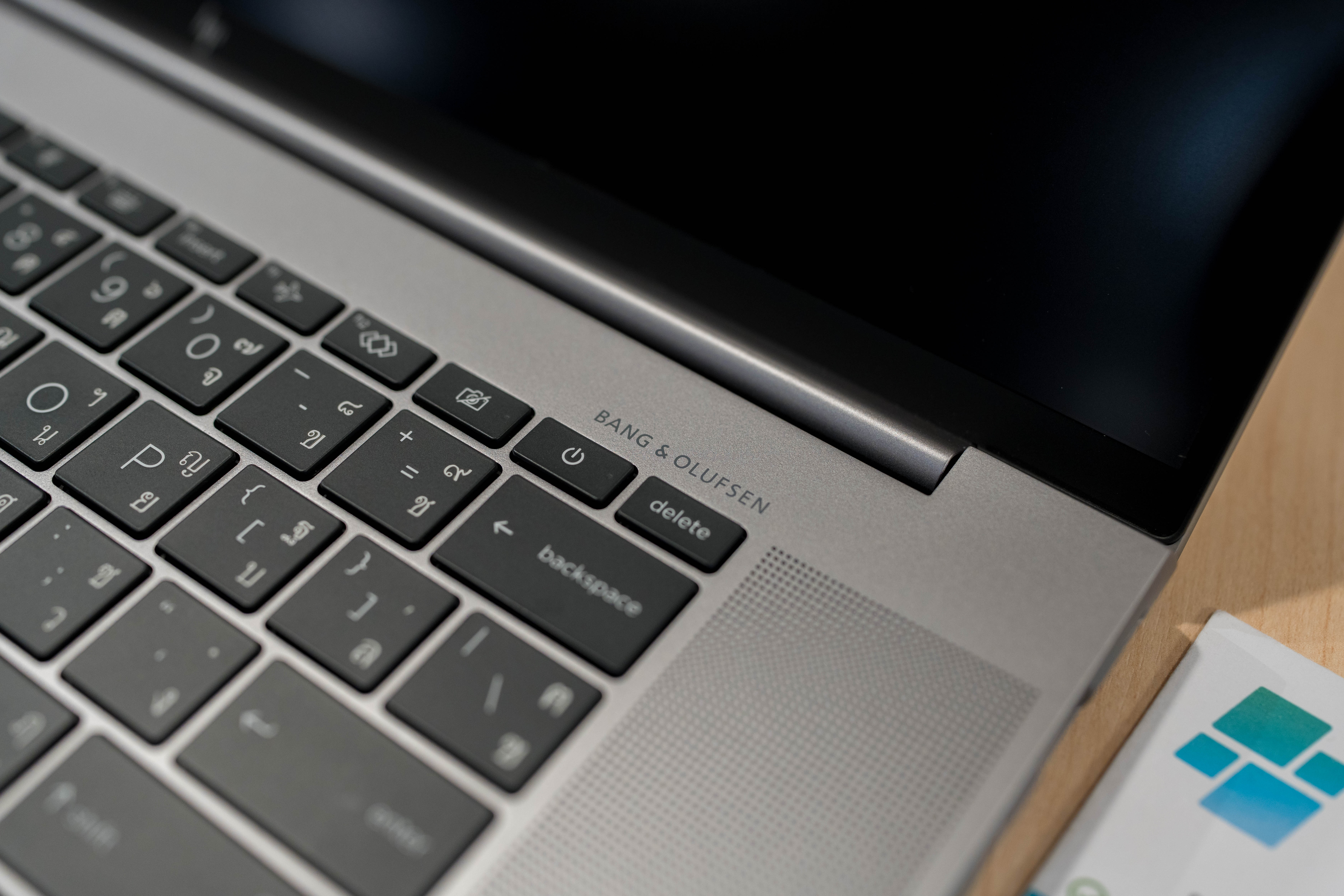 Workstaion HP ZBook Studio G10 CPU i7-13800H/Ram64GB/SSD1TB/RTX4000Ada 8GB/16" 4K 120Hz สินค้ามือสองสภาพสวย(ทักแชทก่อนสั่งซื้อ)