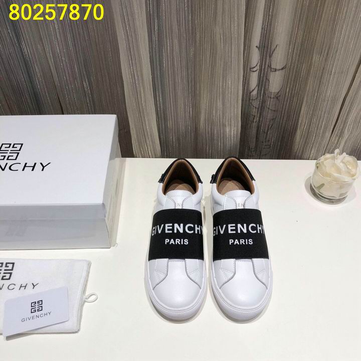 given men แบบอีกเยอะกดดูด้านในค่ะ size 38-44 ,45-46 มีบางแบบ