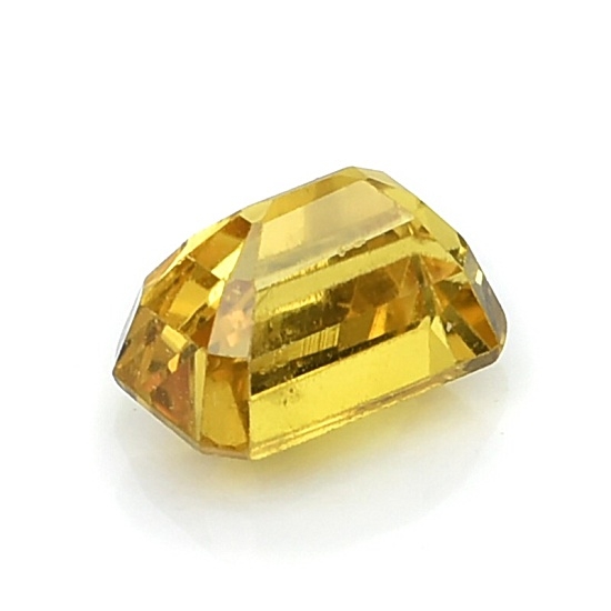 Octagon Yellow Sapphire พลอยบุษราคัม บางกะจะ หนัก 1.38 กะรัต สีเหลืองทอง สีโทนหวานสวย ความสะอาดมองตาเปล่าไม่มีตำหนิ ไฟดี เจียระไนสวย
