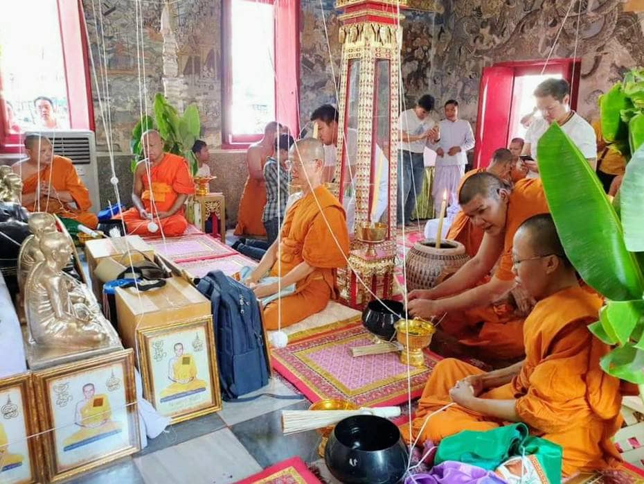 เหรียญหลวงพ่อกวย วัดโฆสิตาราม(วัดบ้านแค) เนื้อกระไหล่ทองคำ ลงยาแดง ปี2562 (แยกจากชุดกรรมการ) #รับประกันแท้ รูปภาพ สี หลวงพ่อกวย วัดโฆสิตาราม(วัดบ้านแค) (ขนาดตั้งบูชา 11x15นิ้ว) ปี2562 #รับประกันแท้ -- #พิธีดีมากดวงจิตหลวงพ่อกวยมาเสกให้เอง