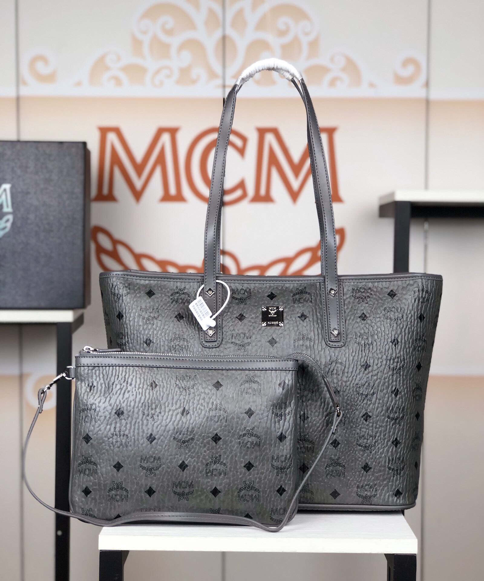 กระเป๋า mcm shopping bag 35x28cm