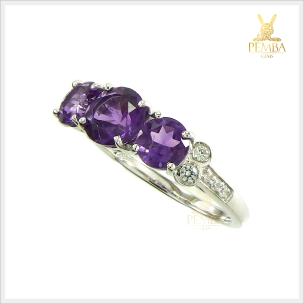 แหวนอเมทิสต์แท้ สวยเก๋เรียง 3 เม็ด เสริมความคิดสร้างสรรค์ แหวนพลอยแท้