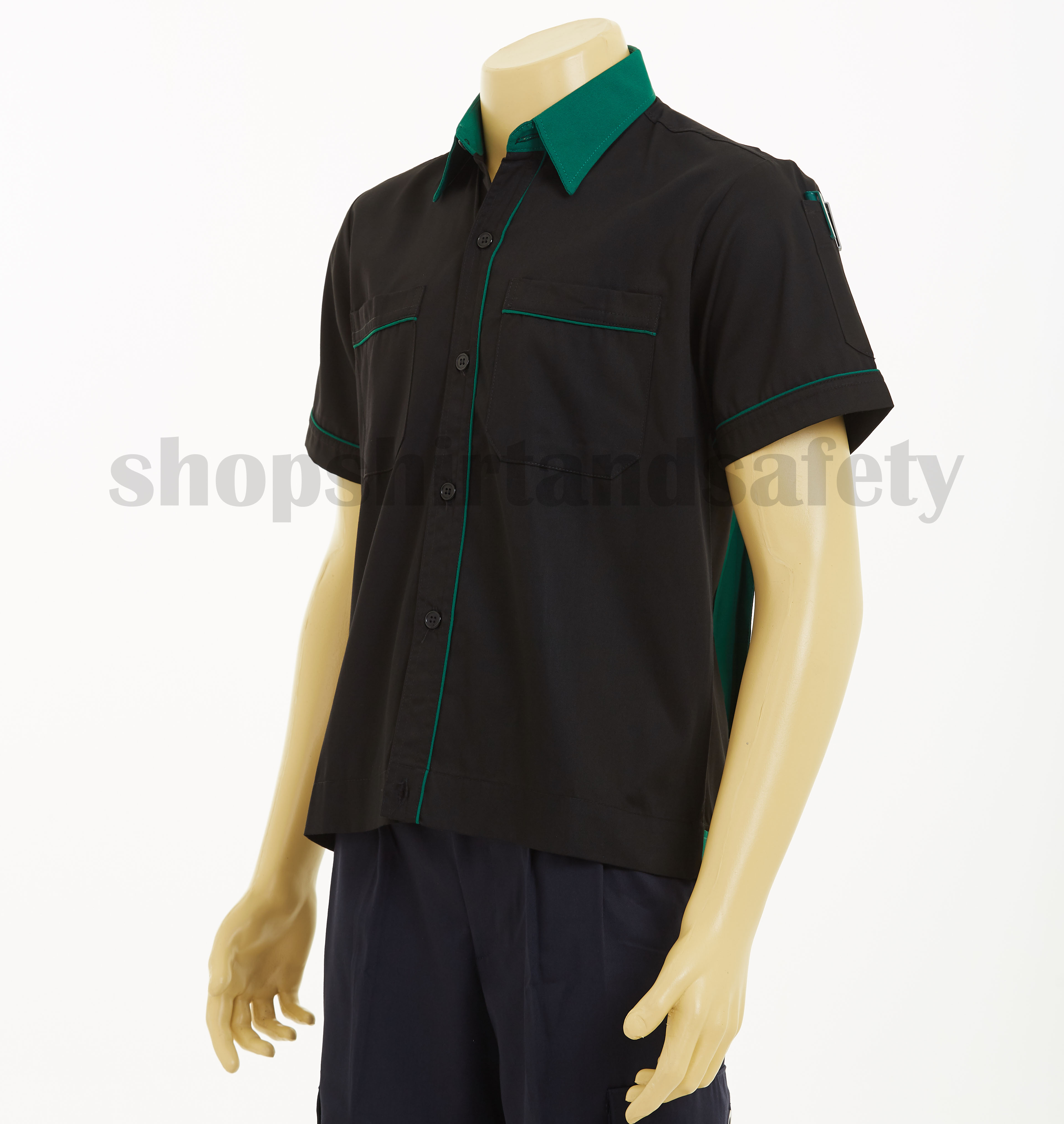เสื้อช็อปแขนสั้นแบบดำกุ้นเขียวเข้ม