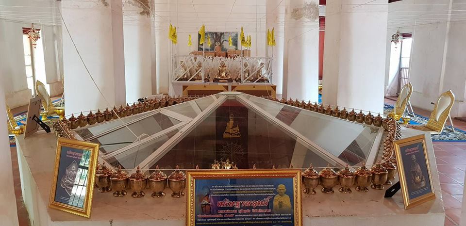 บาตรน้ำมนต์ (ทำน้ำมนต์) หลวงพ่อกวย วัดโฆสิตาราม(วัดบ้านแค) เนื้อทองชนวน#นำฤกษ์ (โลหะรวมชนวนมวลสารเก่า) (ปากบาตรกว้าง11ซม) ปี2561 (จัดสร้างน้อยเพียง 108ใบ) (ด้านข้างลงยันต์ครู ด้านบนประทับรูปหล่อหลวงพ่อกวย ด้านในบรรจุเหรียญหลวงพ่อกวยยันต์มงกุฎพระพุทธเจ้า ฐ