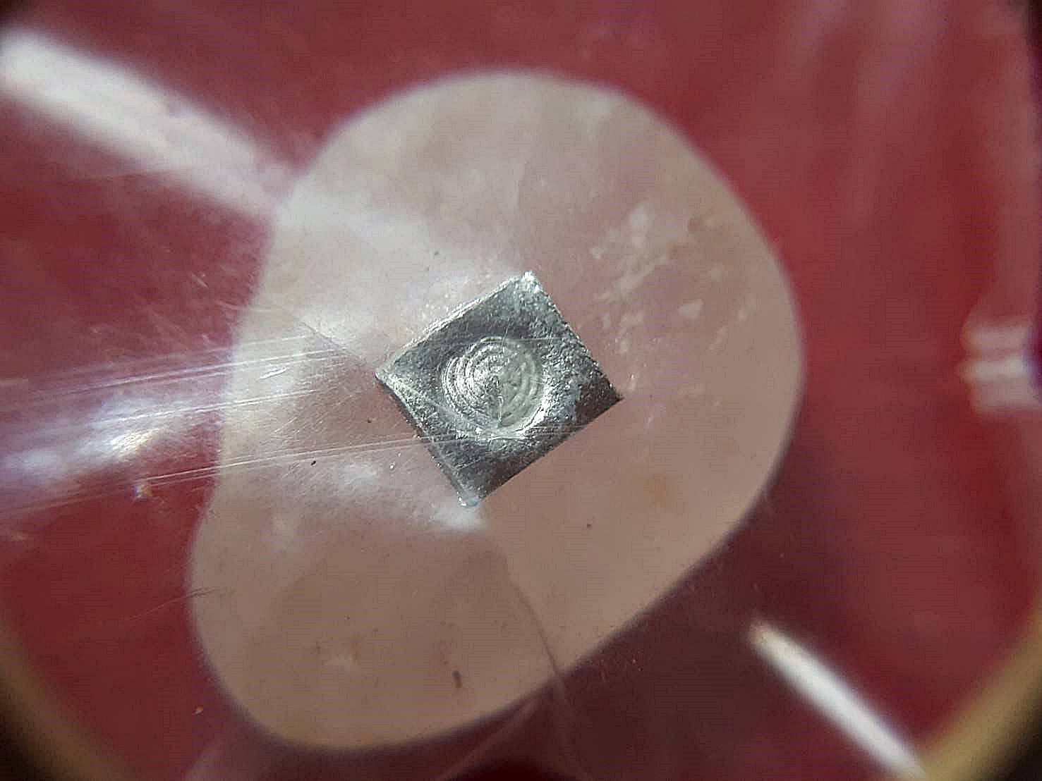 เม็ดหิน ปฐวีธาตุ (ติดแผ่นตะกั่วตอกโค็ด แผ่นตะกั่วรับพลังได้ดีรองจากทองคำ) ปี2562 #รับประกันแท้ - (มีพญานาครักษา1ตน ต่อ ปฐวีธาตุ1องค์) (กันภัยธรรมชาติ กันไฟ กันอาวุธ กันภัยมนุษย์)