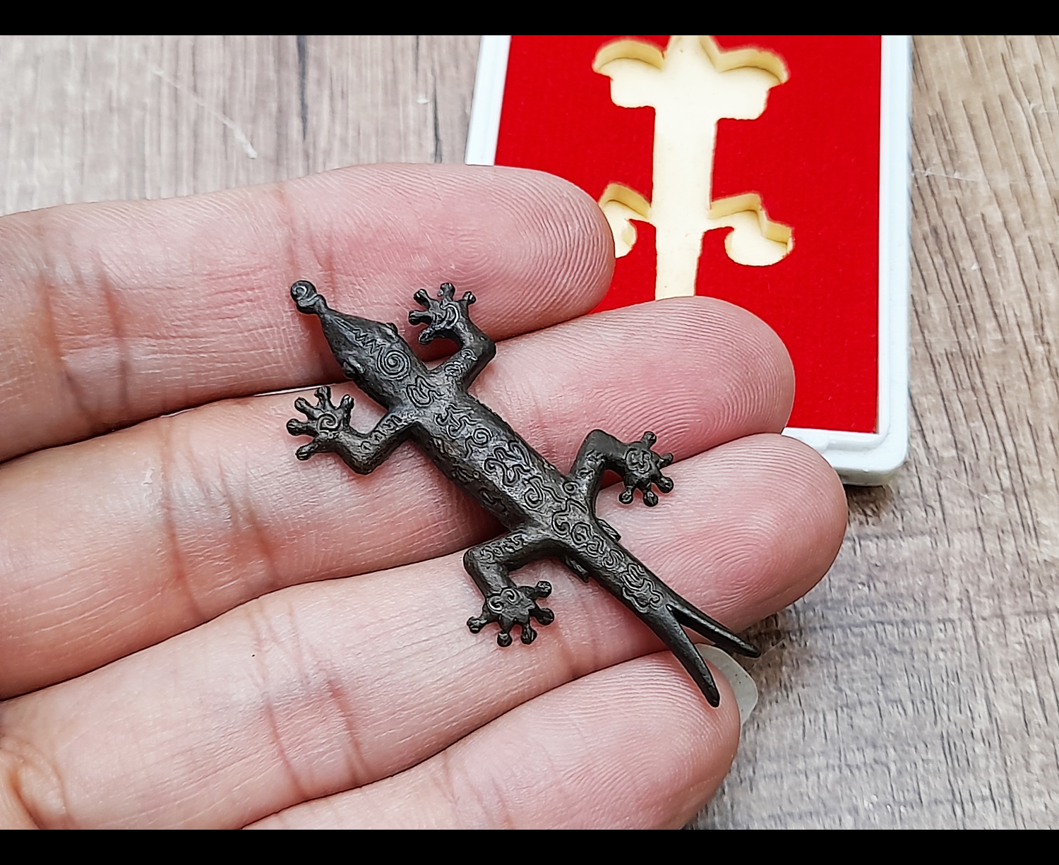 พญาจิ้งจก นำโชค (จกเงิน จกทอง จกโชค จกลาภ) ปี2561 - (หลวงพ่อเล็ก วัดท่าขนุน ร่วมปลุกเสก วัดสี่แยกเจริญพร จ.นครปฐม ในปี2561)