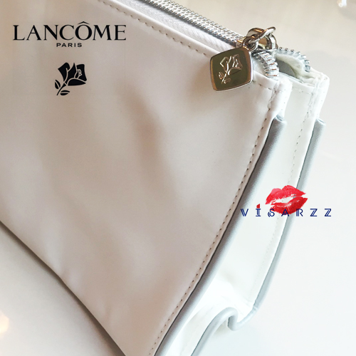 Lancome Cosmetic Bag กระเป๋าใส่เครื่องสำอางลังโคมหนัง PU สีขาวขอบเทา ซิปโลโก้ลังโคมสีเงิน ฐานกว้างอยู่ทรง ใส่ของได้จุมาก ๆค่ะ