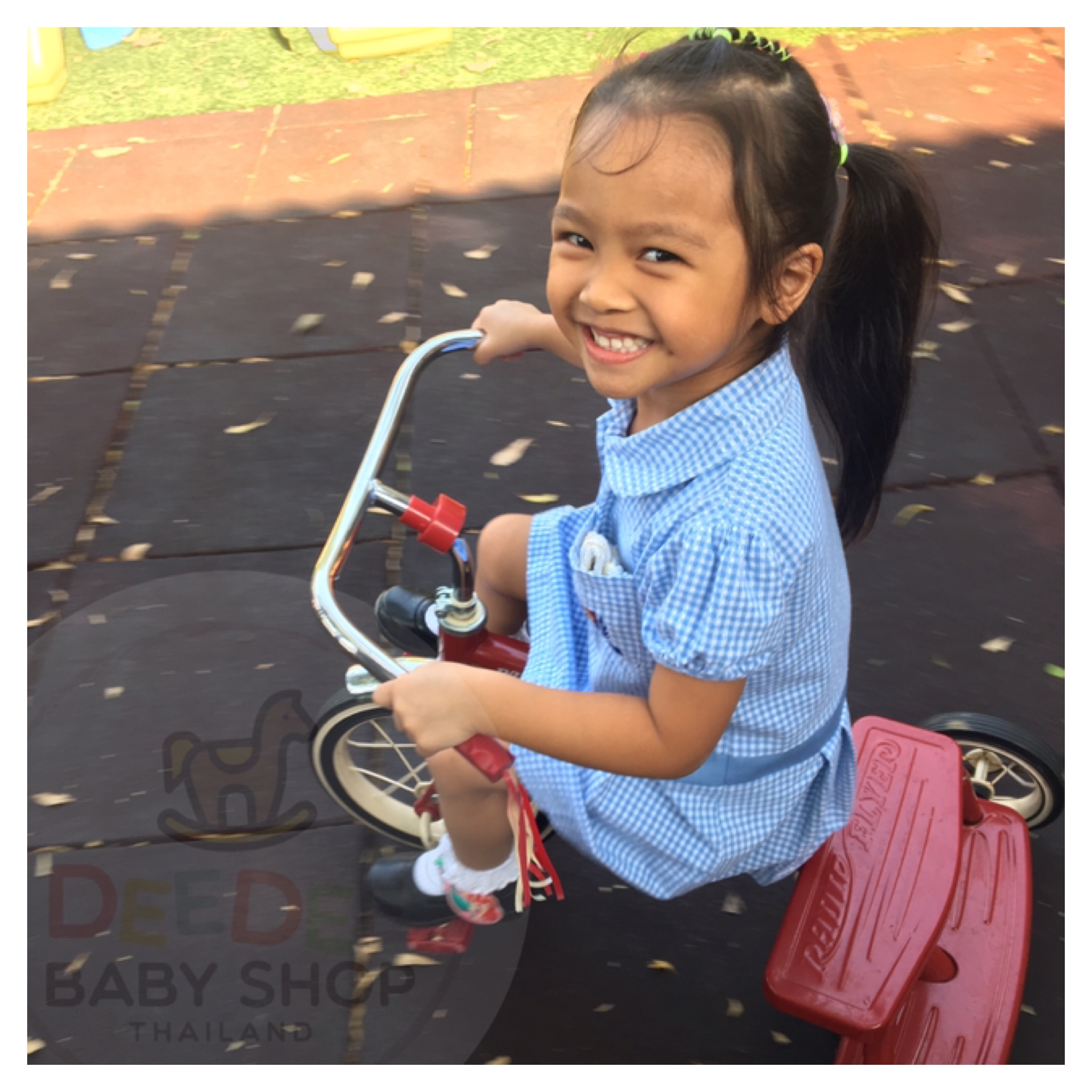 จักรยานสามล้อถีบสุดคลาสสิค Radio Flyer Classic Dual-Deck Tricycle (Red)