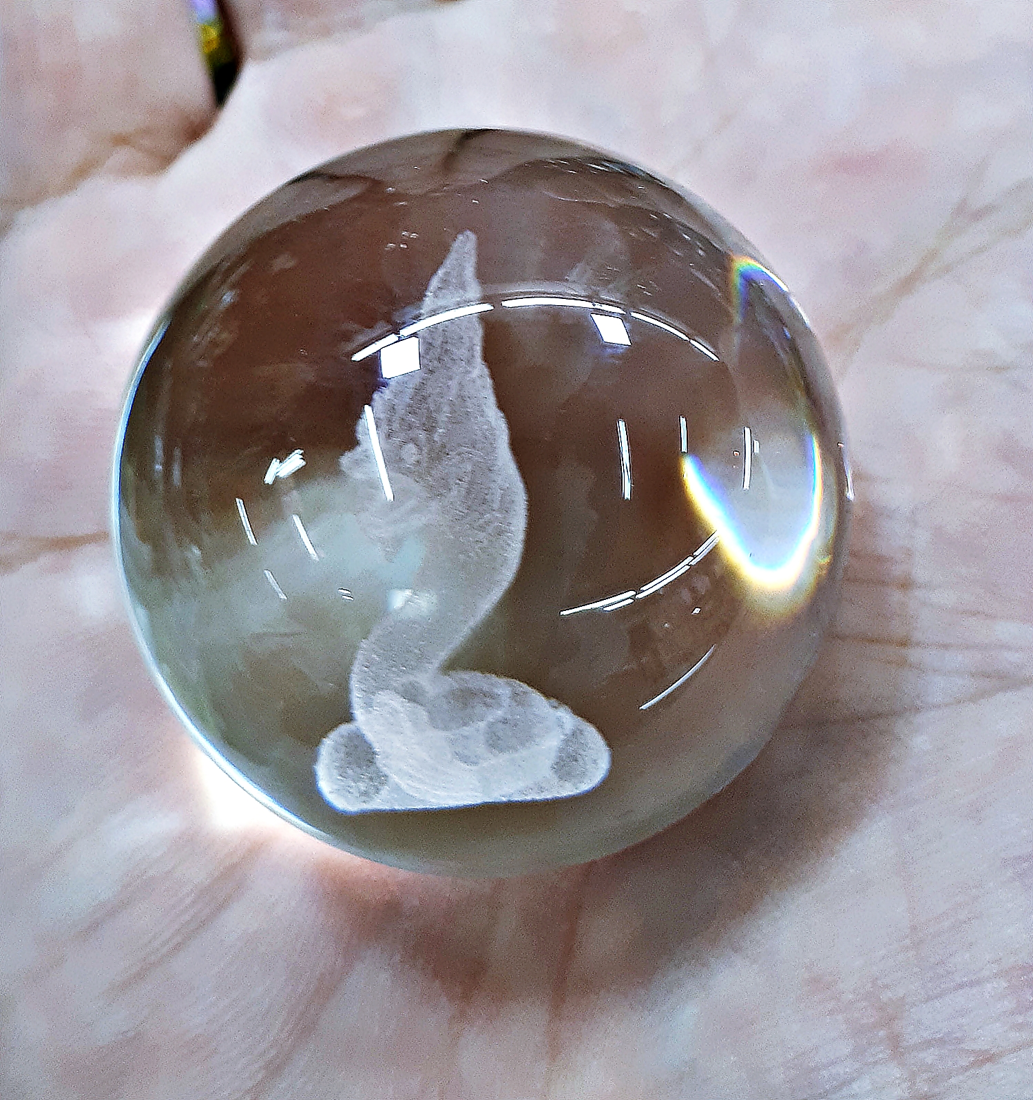 ลูกแก้วลาย พญานาค (ขนาด4ซม) พร้อมฐานคริสตัลกลีบดอกบัวแก้วสีเขียว (ขายปลีก ขายส่ง)