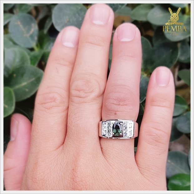 แหวนเขียวส่องแท้ เงินแท้925 ชุบทองคำขาว ใส่เสริมเพิ่มความมั่นใจ