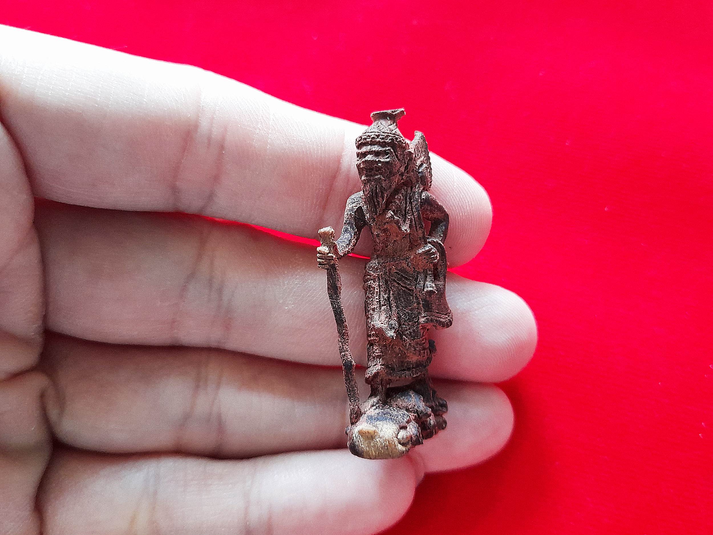 พ่อปู่ พระฤาษี เดินดง เหยียบเมฆ เนื้อไม้แกะสลักแก่นมะขาม(แก่นมะขาม คือ ดีที่สุดในการแกะพระฤาษี) (ขนาดสูง4.5ซม.) ปี2565 (จำนวนการสร้าง227องค์) #รับประกันแท้ - (พุทธคุณอานุภาพ มีอะไรขอท่านช่วยได้ทุกเรื่อง เพราะเป็นเจ้าของสรรพวิชาต่างๆ)