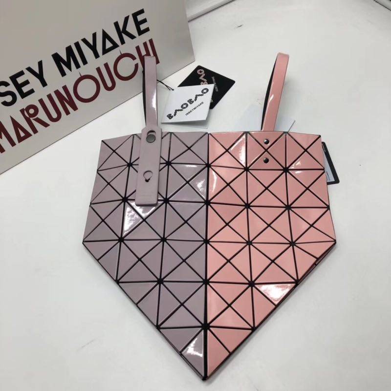 กระเป๋า issey 6x6 two tone มีสองสีในใบเดียวด้านละสี มีหลายสี