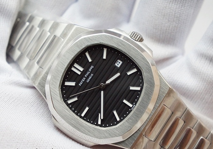 นาฬิกา Patek Philippe รุ่น Men Nautilus สีเงิน สายเลสสีเงิน หน้าปัดสีดำสวยสุดๆ