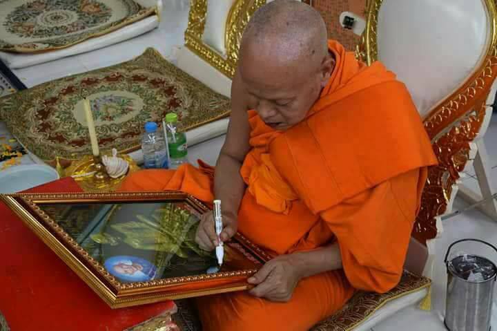 ชุดของขวัญ รวมวัตถุมงคล #เหรียญเนื้อผง #ผ้ายันต์ #รูปถ่าย อาแปะ เซียนแปะ (อาจารย์โง้วกิมโคย) วัดศาลเจ้า ปี2560 #รับประกันแท้