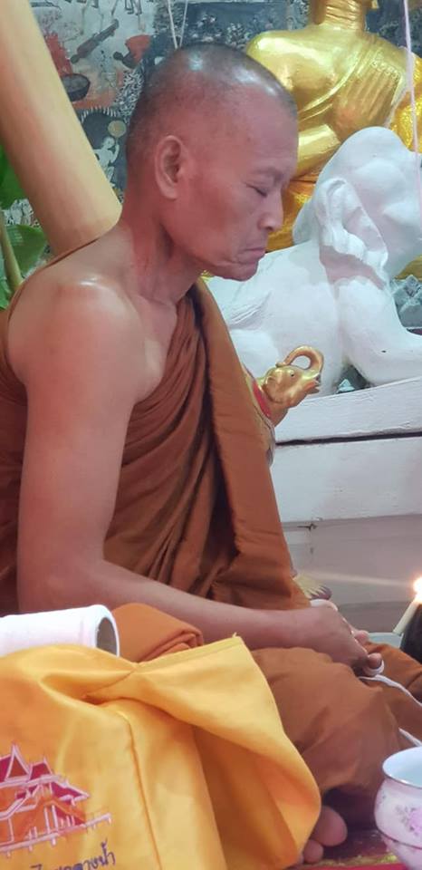 รูปภาพ สี หลวงพ่อกวย วัดโฆสิตาราม(วัดบ้านแค) (ขนาดตั้งบูชา 11x15นิ้ว) พร้อมใส่กรอบ ปี2562 #รับประกันแท้ -- #พิธีดีมากดวงจิตหลวงพ่อกวยมาเสกให้เอง