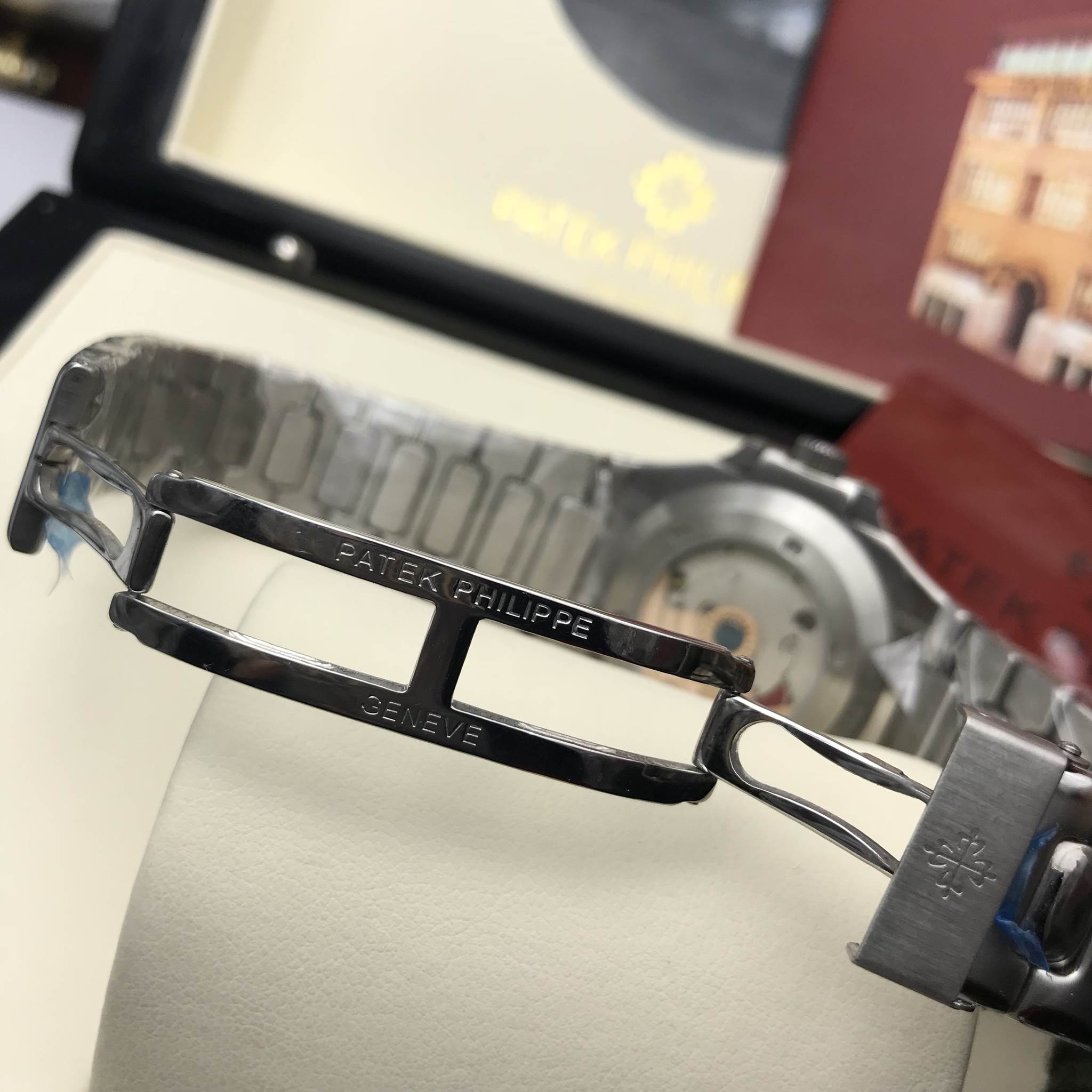 นาฬิกา Patek Philippe รุ่น Men Nautilus 5980 Stainless With Grey Dial หน้านํ้าตาล