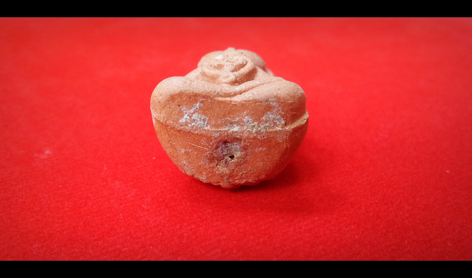 พระปิดตา เนื้อผงชมพูนุช ก้นอุดเทียนชัย ปี2543 - หลวงปู่หมุน (ออกวัดซับลำใย จ.ลพบุรี)