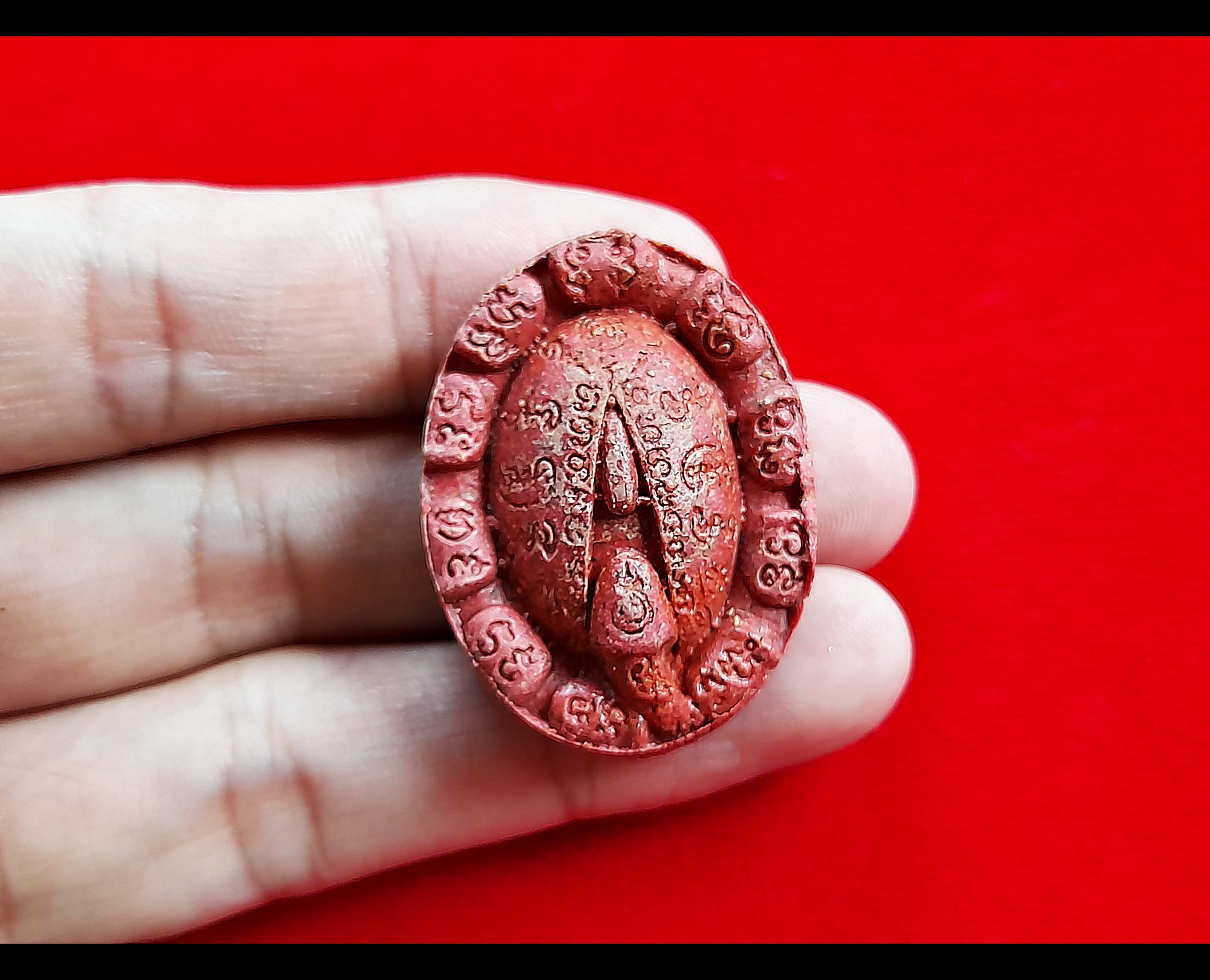 เหรียญศิวลึงค์(หัวปลัดขิก 11รุ่ม1 โยนี พ่อกำเนิด แม่กำเนิด แม่ยั่ว ) ฝั่งตะกรุด3ดอก เนื้อผง สีแดงแรงฤทธิ์(เมตตา เสน่ห์ ลาภ) #รับประกันแท้ - หลวงปู่อุดมทรัพย์(พระอาจารย์จ่อย) วัดเวฬุวัน จ.ศรีสระเกษ จัดสร้างและดำเนินการปลุกเสก