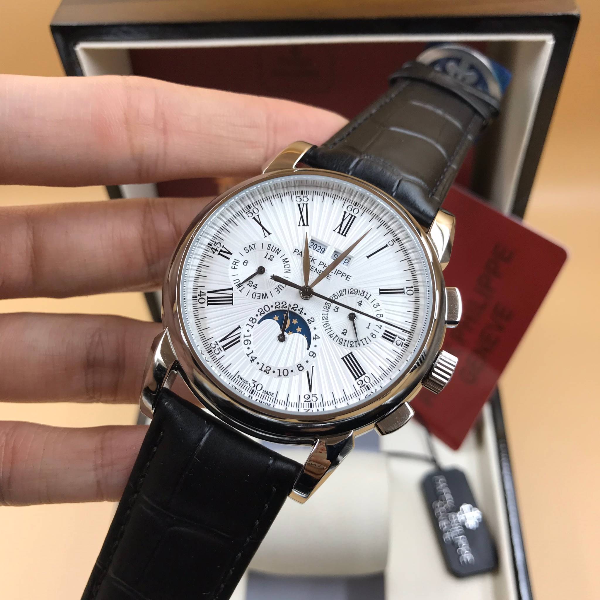 นาฬิกา Patek Philippe Perpetual Calendar สายหนังสีดำ หน้าปัดขาว งาน Mirror Swiss