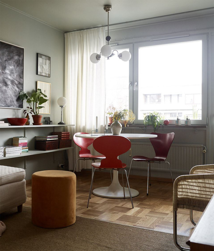 โคมไฟแขวนเพดาน Medieval French glass โป๊ะโคมทรงกลมสีขาวนม [AL-6464]