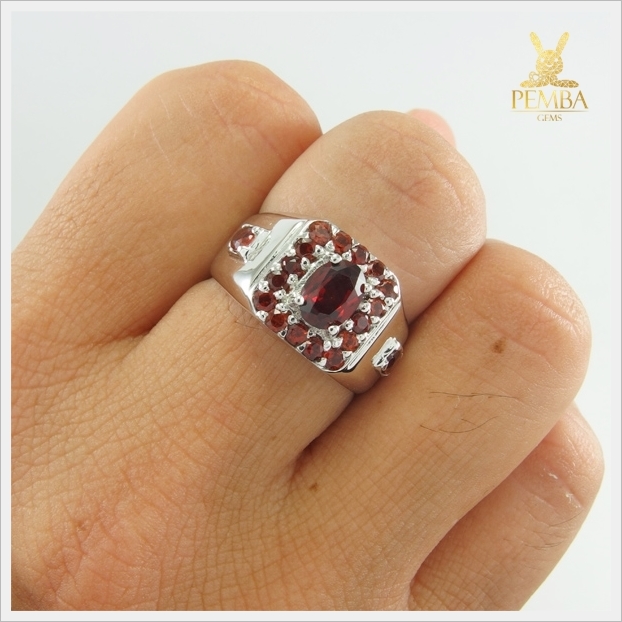 แหวนโกเมนแท้ เงินแท้ เท่อย่างมีสไตล์