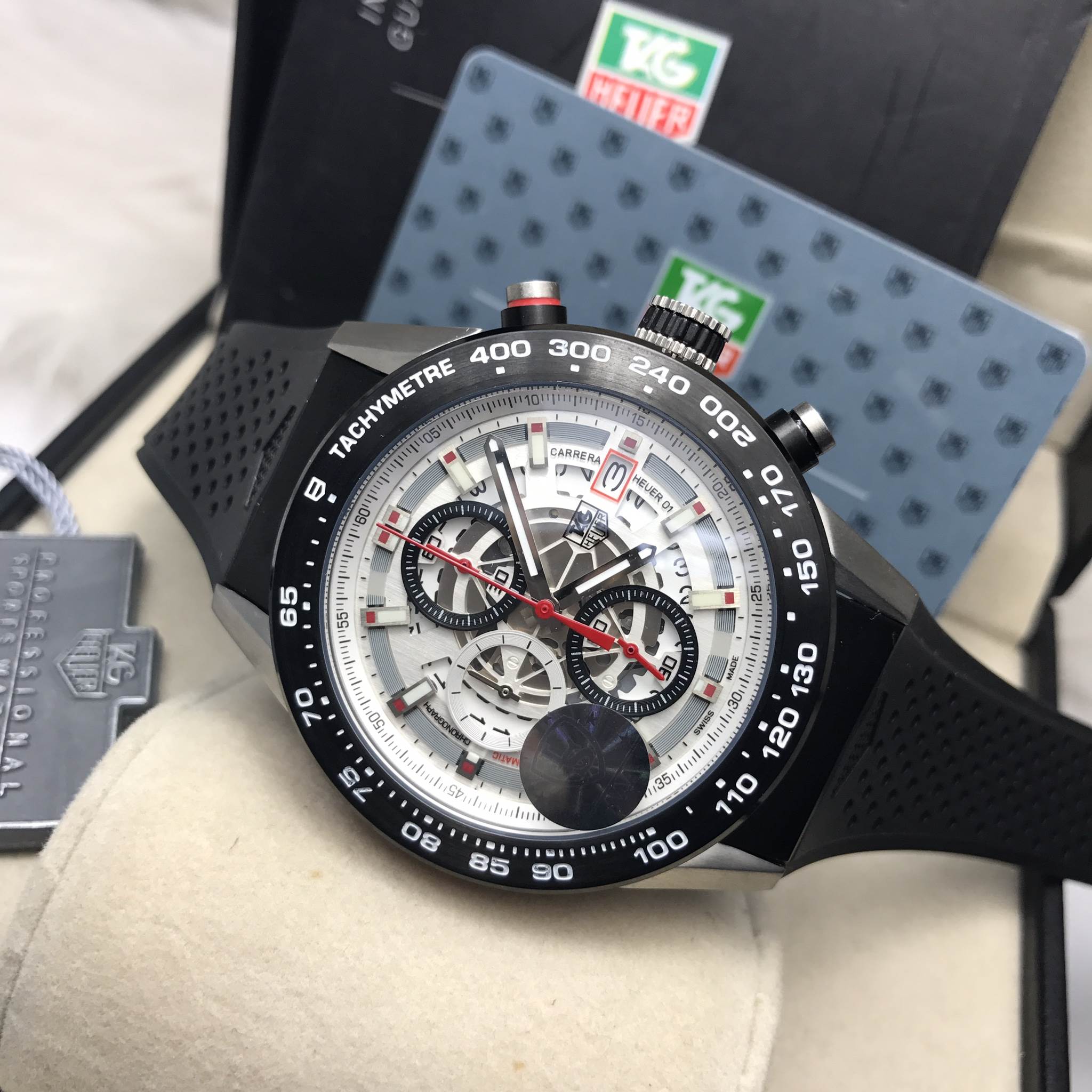 นาฬิกา Tag Heuer Carrera Calibre 01 Qurtaz Chronograph 45 MM.เข็มแดง หน้าขาว