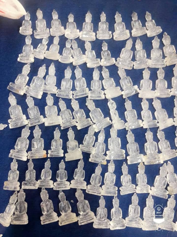 พระพุทธรูป ขนาดหน้าตัก1นิ้ว แกะสลักจาก แก้วโป่งข่าม ของแท้ (ขายปลีก ขายส่ง)