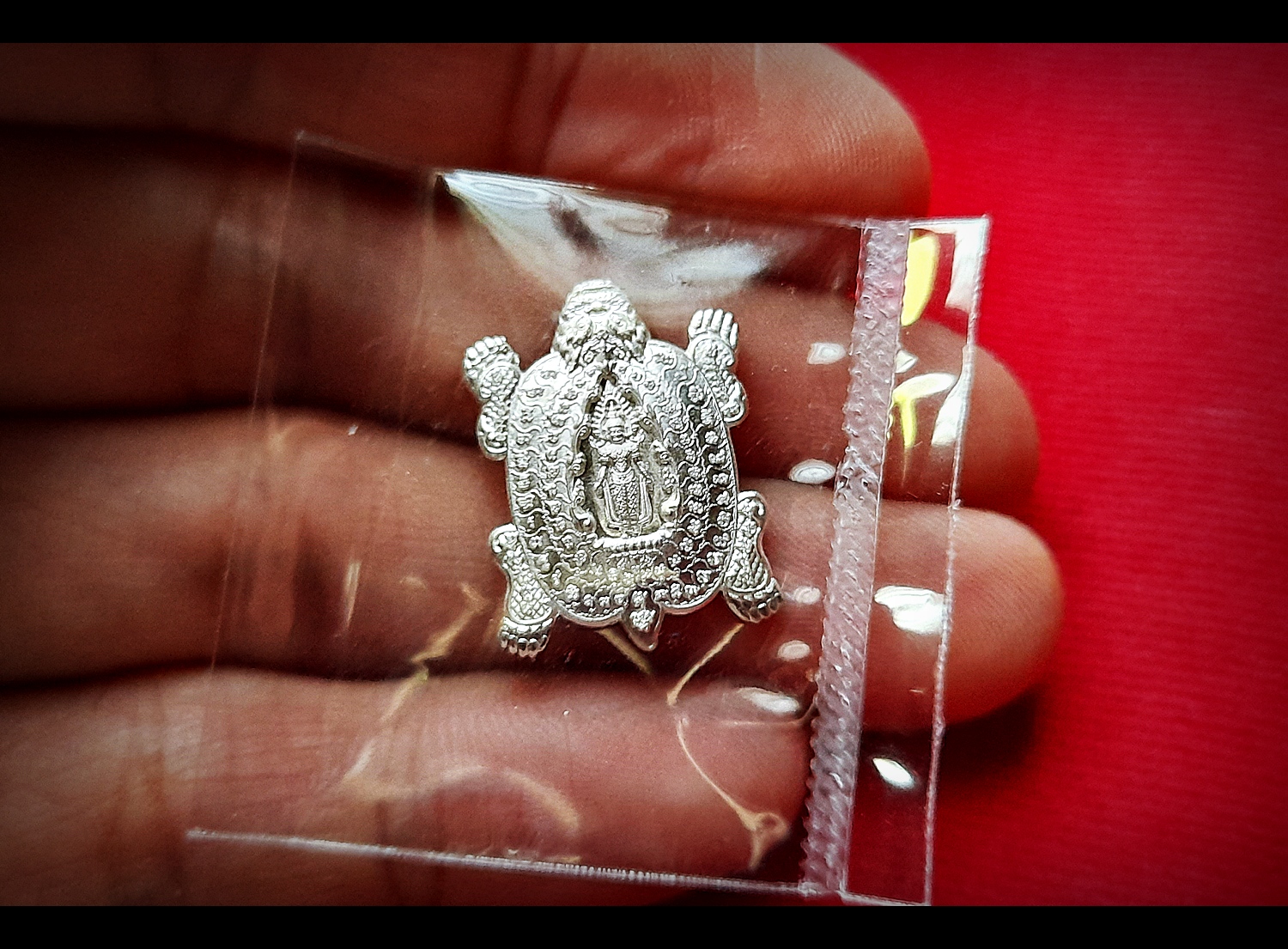 เหรียญพญาเต่ามังกร สมเด็จองค์ปฐม พระจักรพรรดิ์ ปางเปิดโลกพลิกชีวิต เนื้อเงิน#มหาสะท้อน พิมพ์เล็ก (ขนาดเหรียญสองบาท) (พิธีเข้ากรรมฐาน ปลุกเสก 3วัน3คืน) ปี2563 #รับประกันแท้ - หลวงพ่อเล็ก วัดท่าขนุน