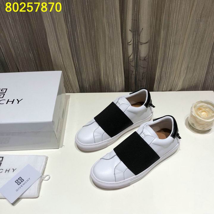 given men แบบอีกเยอะกดดูด้านในค่ะ size 38-44 ,45-46 มีบางแบบ