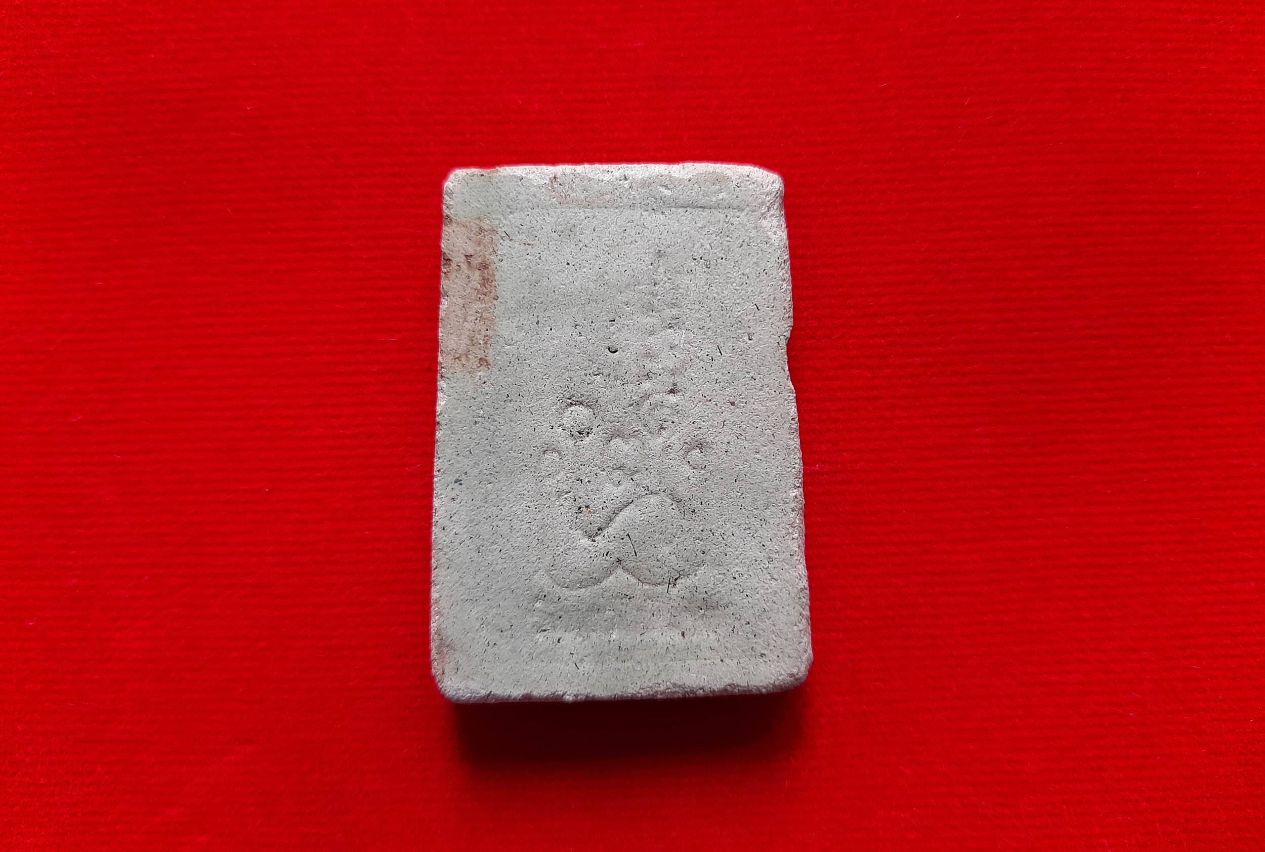 พระแหวกม่าน หลังยันต์นะพรชัย (มีเส้นผมเกศา) รุ่น2 ปี2525 (ชุดพระเครื่องที่บรรจุไห) #รับประกันแท้และทันยุค - หลวงพ่อยงยุทธ วัดเขาไม้แดง จ.ชลบุรี