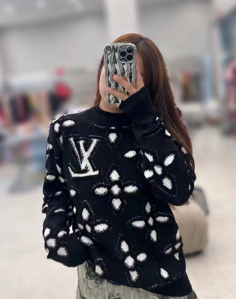 เสื้อ sweater สเวตเตอร์ lv free size unisex สีดำ ฟ้า