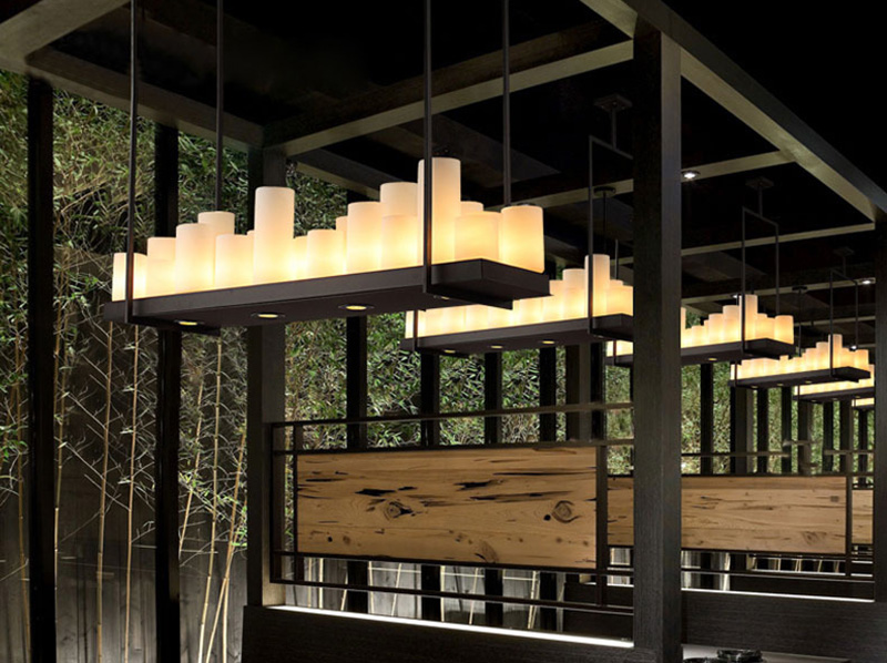 โคมไฟแชนเดอเรีย โครงเหล็กสี่เหลี่ยมผืนผ้าแผ่นเรียบสีดำ โป๊ะแท่งเทียนสีขาวขุ่นวางเรียงสไตล์ Europe [XSAL1104-2]