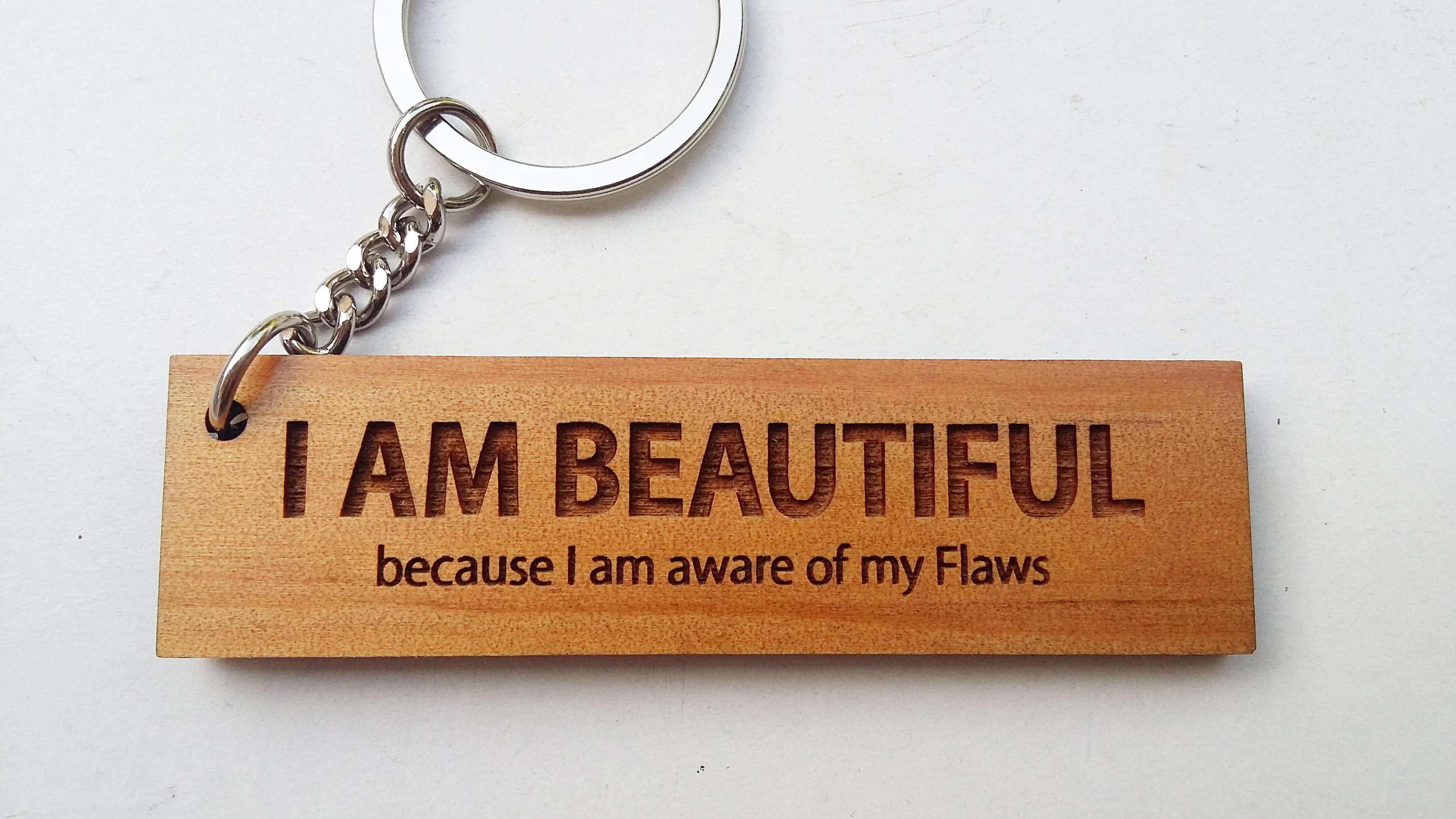 พวงกุญแจไม้ พวงกุญแจไม้ใส่ข้อความ - I AM BEAUTIFUL because I am aware of my flaws