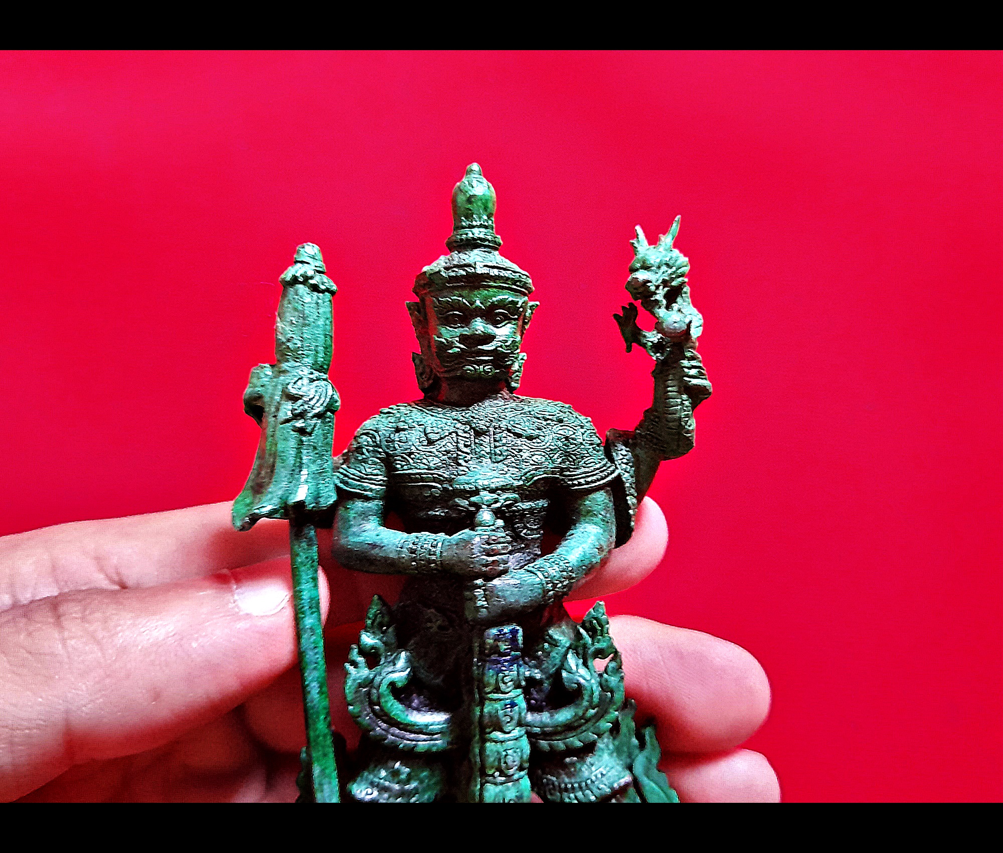 รูปหล่อ ท้าวเวสสุวรรณ 4กร (ร่ม ลูกแก้วมังกร ตะบอง) 3ขา เหรียบหีบสมบัติ คุมทรัพย์ เนื้อทองเหลือง สีเขียวเหนียวทรัพย์ ปี2555 #รับประกันแท้