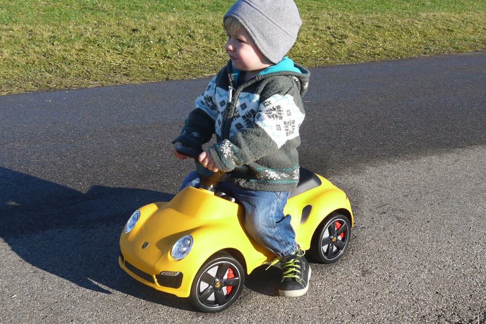 รถซุปเปอร์คาร์ขาไถลิขสิทธิ์แท้ของรถยนต์ Porsche รุ่น Porsche 911 Turbo Push Car - Yellow