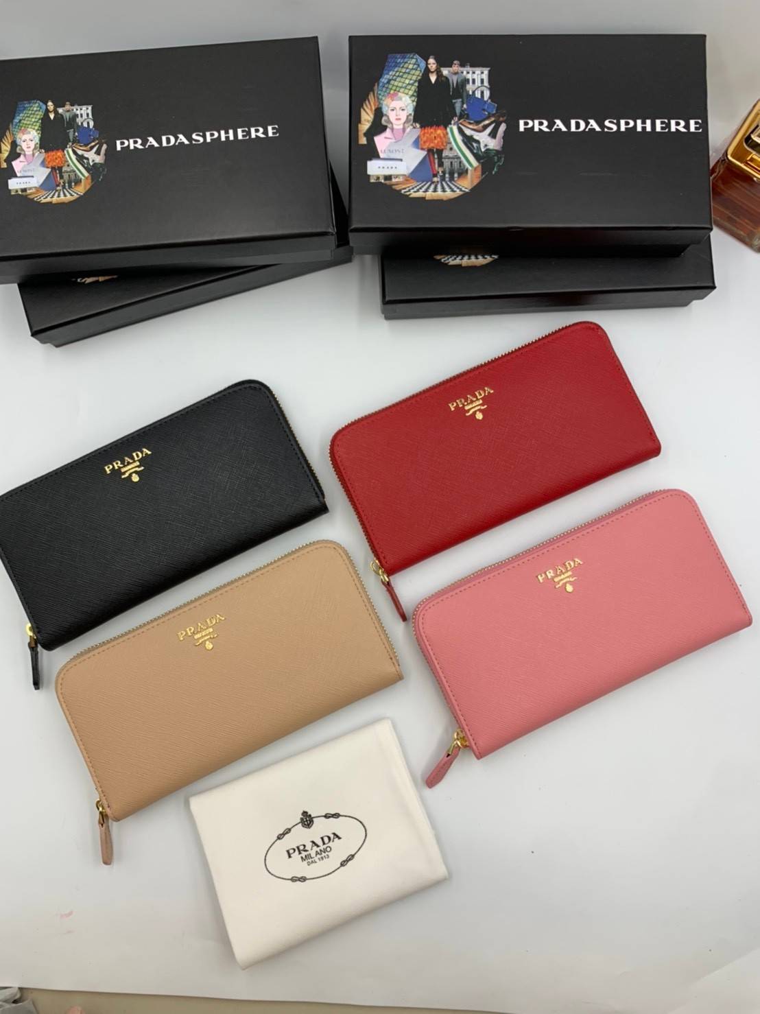 กระเป๋าสตางค์ pd saffiano wallet zip around ซิปรอบ