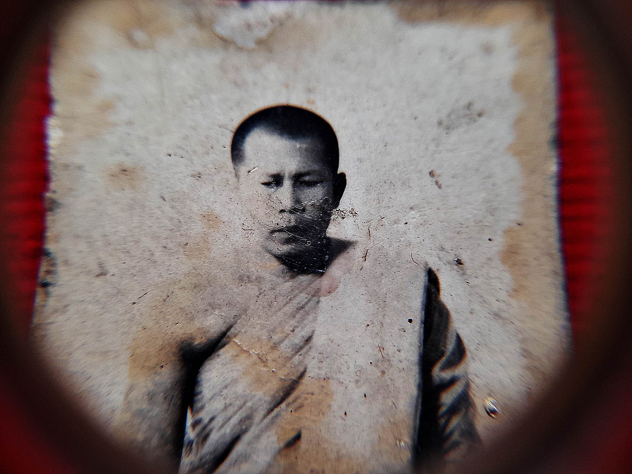 รูปภาพ หลวงพ่อยุงยุทธ วัดเขาไม้แดง จ.ชลบุรี #รับประกันแท้และทัน (ขาวดำ เต็มองค์)