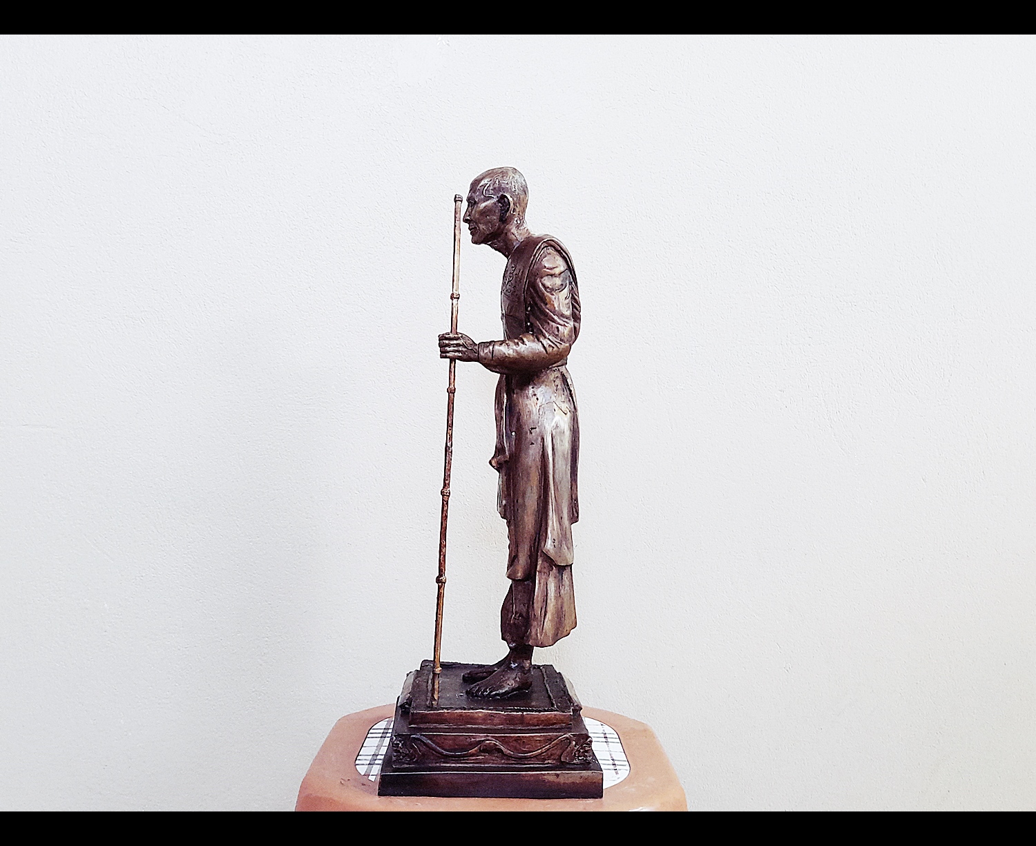 รูปหล่อ หลวงปู่ศุข วัดปากคลองมะข่ามเฒ่า ยืนถือไม้เท้า (องค์ใหญ่ สูง18นิ้ว กว้าง7.5นิ้ว ลึก7นิ้ว) องค์นำฤกษ์ ปลุกเสกแล้ว พิธีปลุกเสกใหญ่ กฐิน ปี2562 (องค์นำฤกษ์จำนวนการสร้าง 9องค์)) #รับประกันแท้