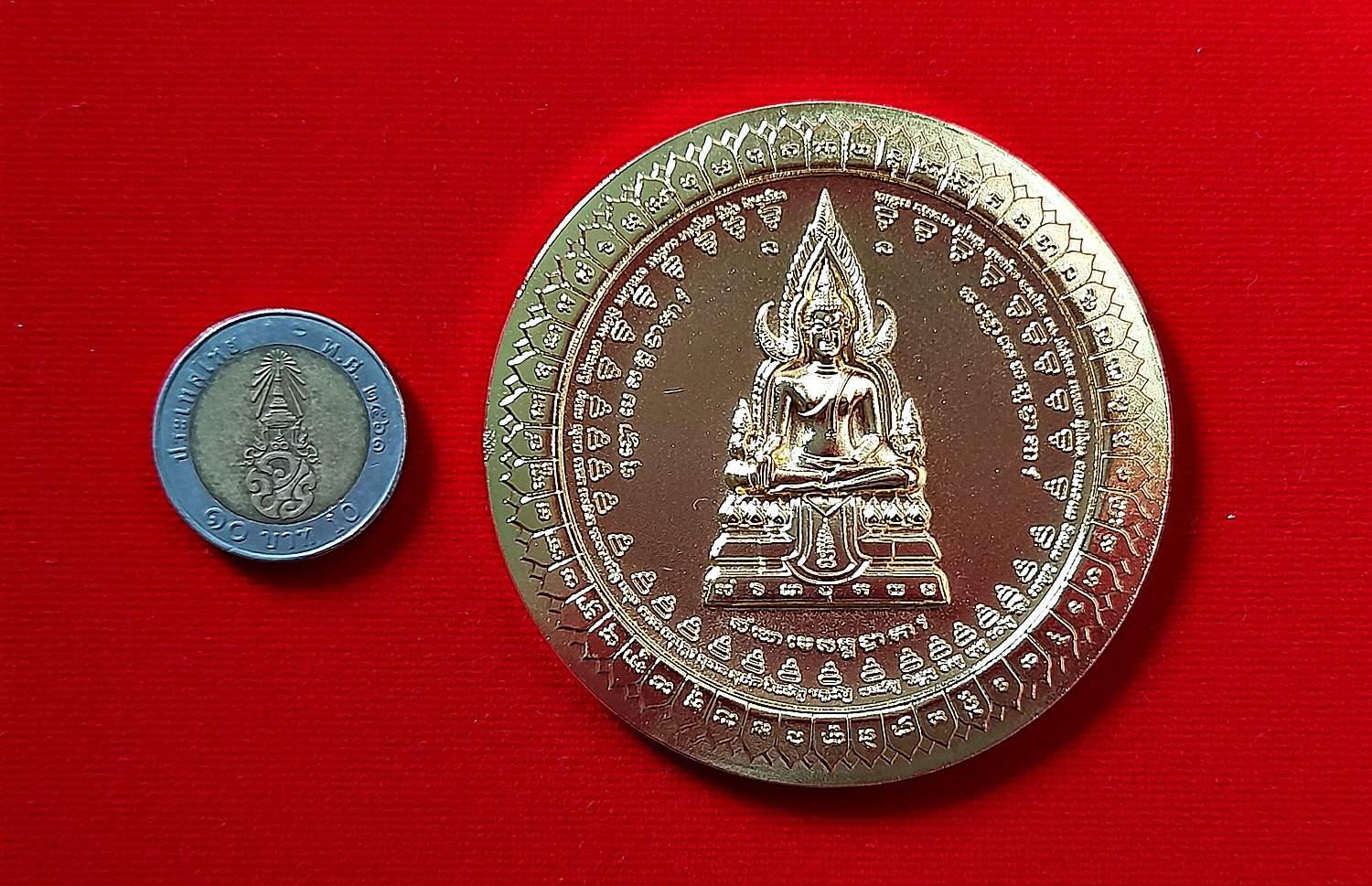 เหรียญพุทธบารมี ยันต์สุริยาทรงกลด(เพื่อความเจริญรุ่งเรื่อง) เนื้อชิน(ชุบทองเพิ่ม)(รับพลังงานรองจากทองคำ) (ขนาด7ซม) รุ่น3 ปี2562 หลวงพ่อเล็ก วัดท่าขนุน (เหรียญสมเด็จองค์ปฐม) #รับประกันแท้