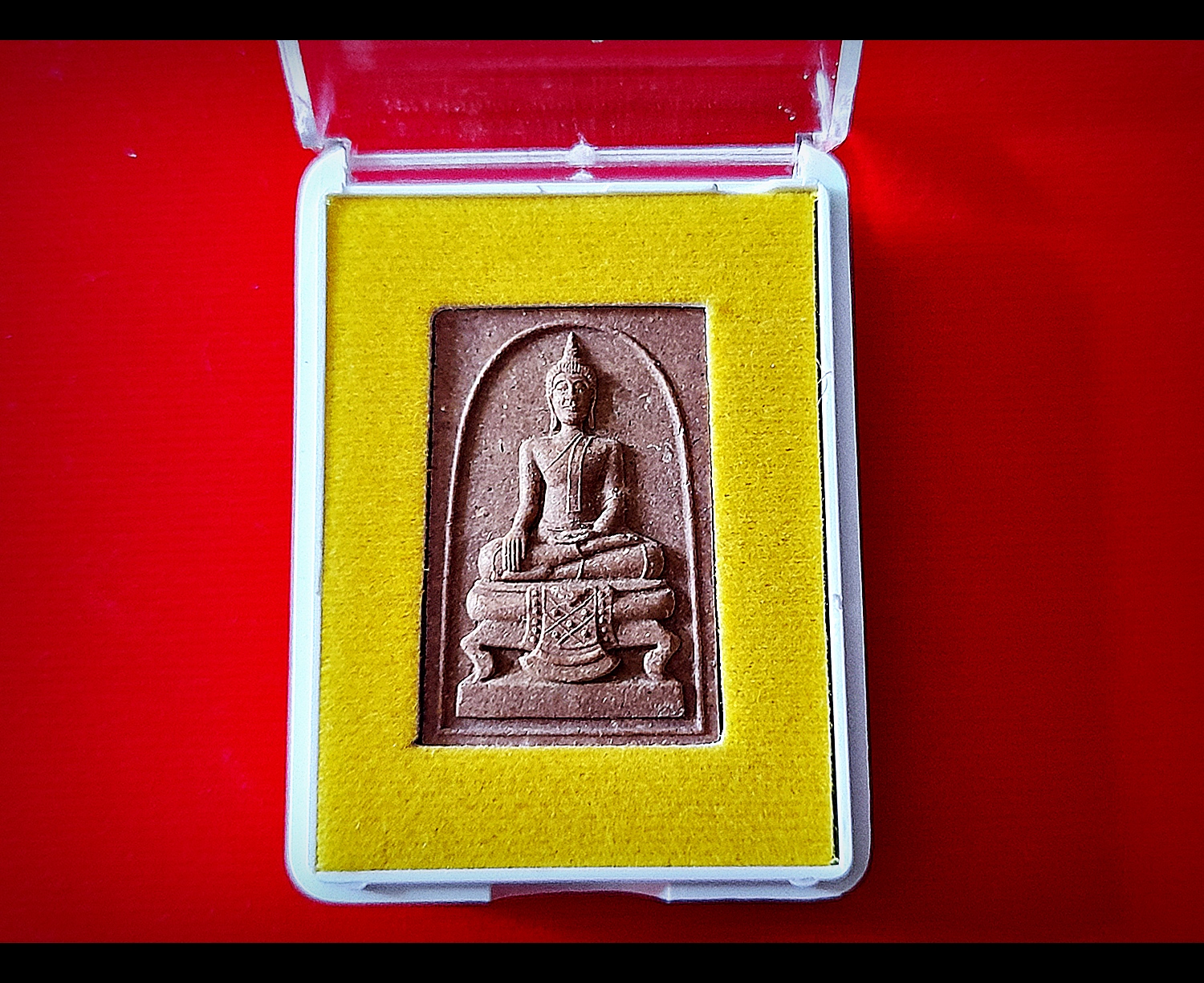 พระสมเด็จหลวงพ่อโตในวิหาร เนื้อผงชนวนมวลสารเก่าหลวงพ่อกวย รุ่นแรงครู ปี2560 หลวงพ่อกวย วัดโฆสิตาราม(วัดบ้านแค) จ.ชัยนาท ปี2563 - (ขนาด 5x7นิ้ว จีวรส้ม ด้านหน้ายันต์ครู ยันต์นะปัดตลอด ด้านหลังยันต์มงกุฎพระพุทธเจ้าหนุนดวง) ปี2563 #ปลุกเสกที่วัดโฆสิตาราม #รั