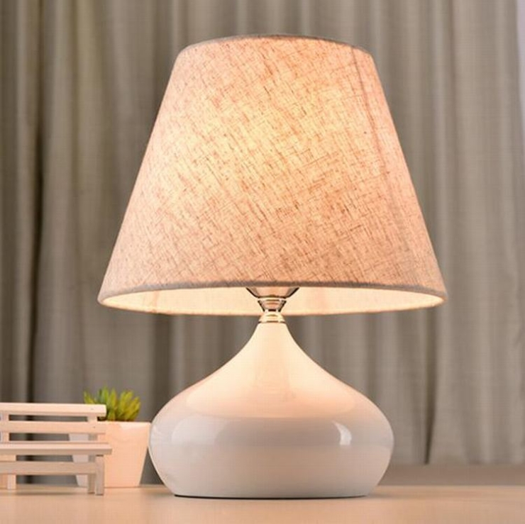 โคมไฟตั้งโต๊ะโมเดิร์น สีดำ,สีขาว 28.5x37cm [TD1063]