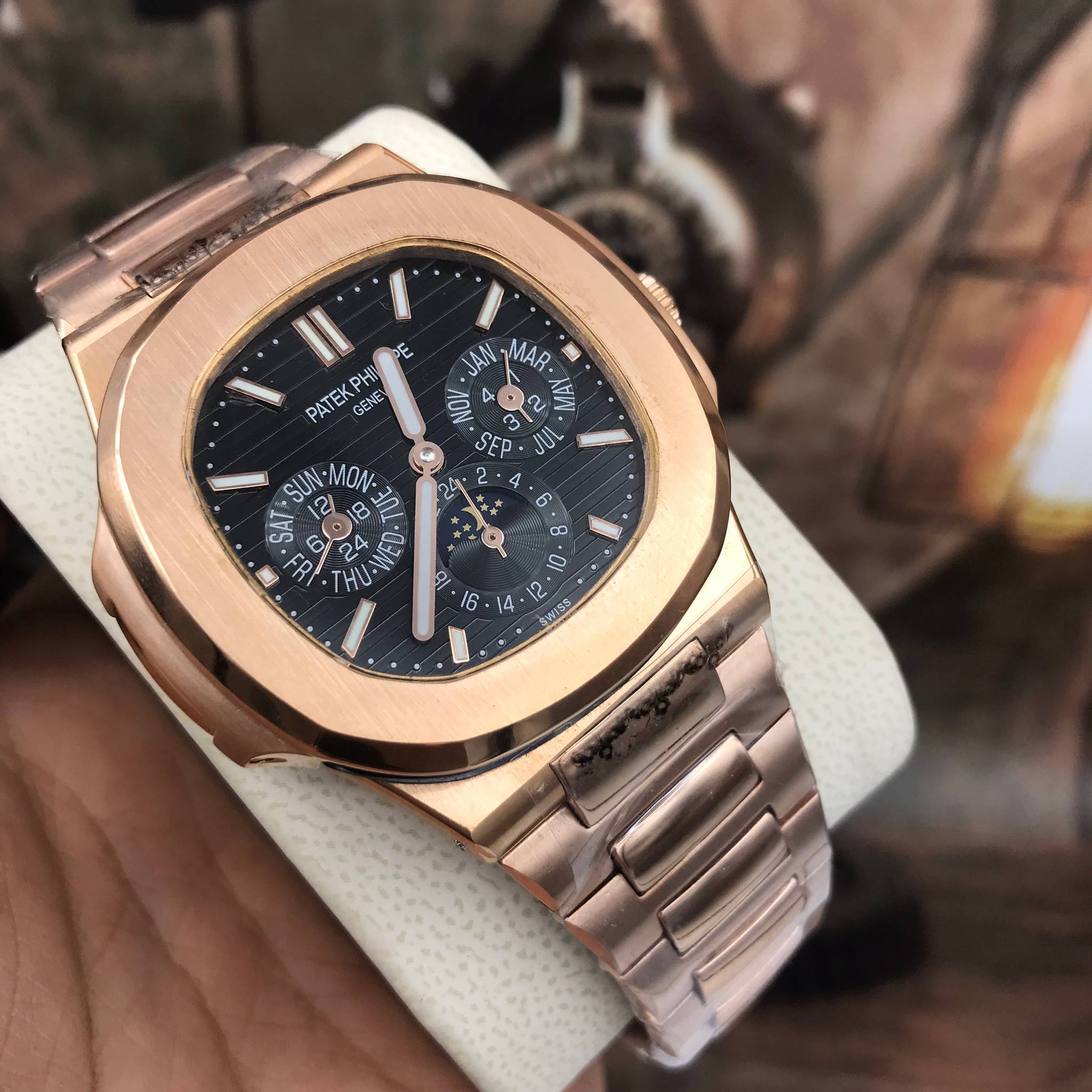 นาฬิกา Patek Philippe รุ่น Men's Nautilus Chronograph สีพิ้งสายเลสสีเงิน หน้าปัดสีดำ