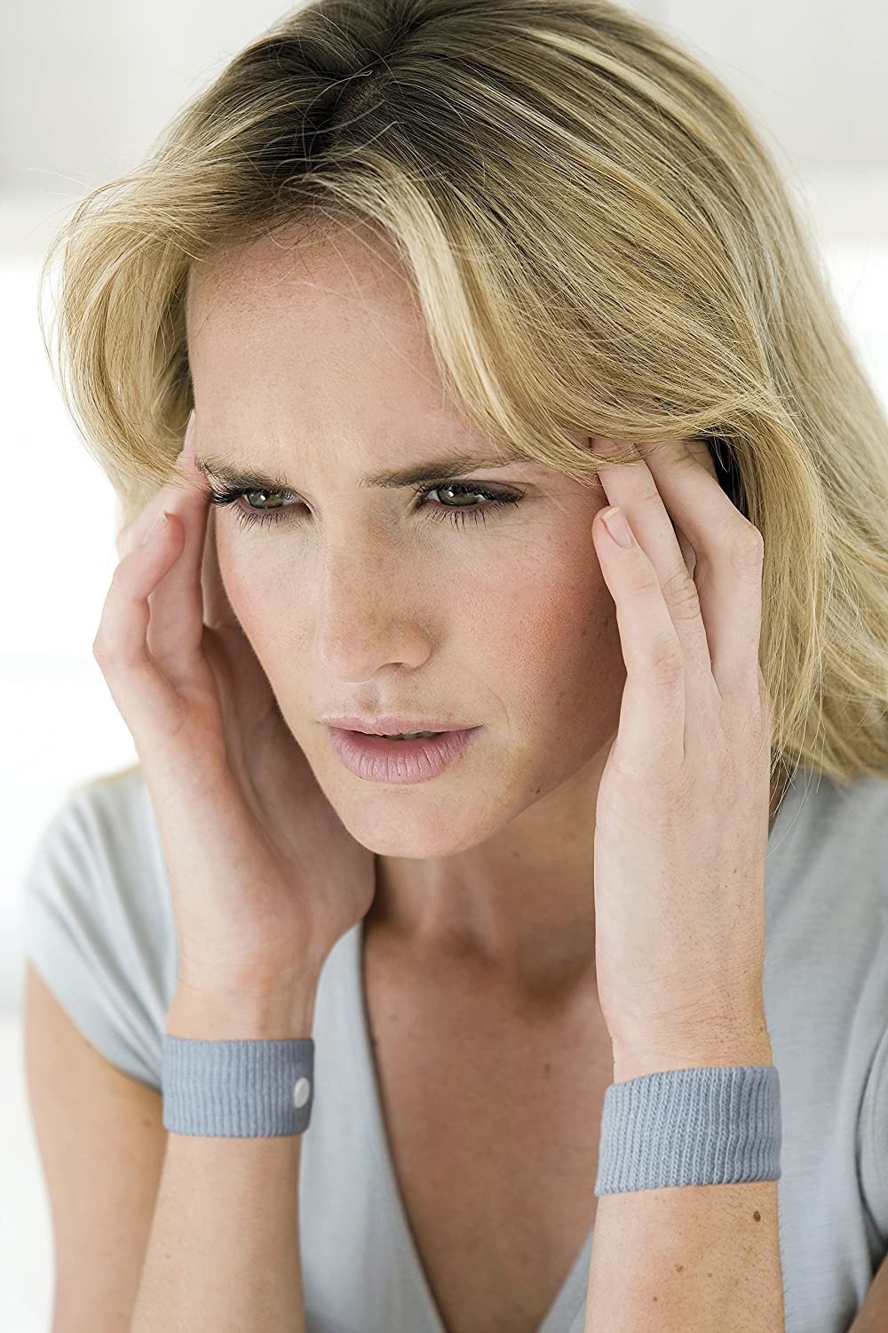 สายรัดข้อมือบรรเทาอาการคลื่นไส้อาเจียน SEA-BAND Nausea Relief Comforting Acupressure Bands