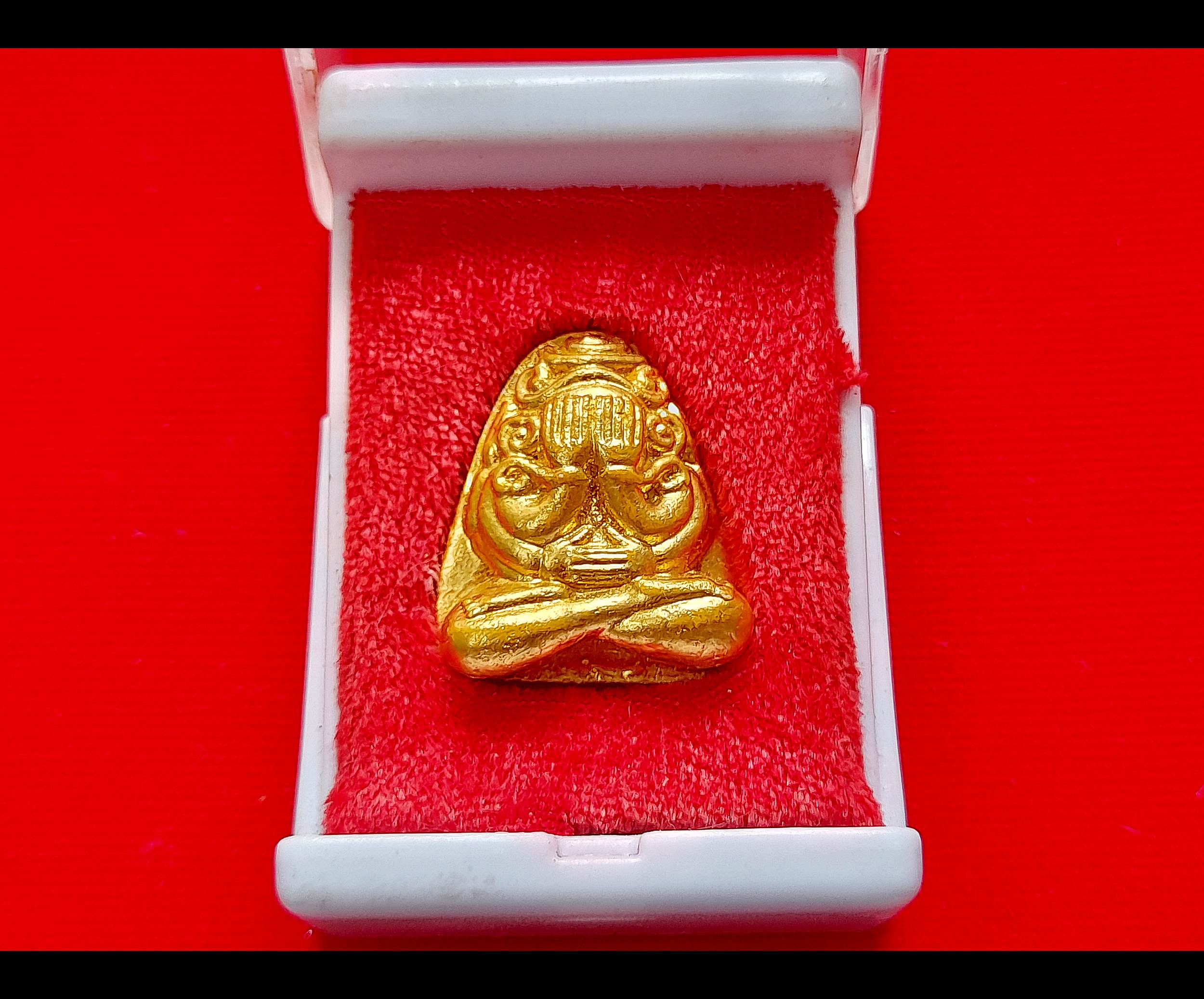 พระปิดตา มหาลาภ ยันต์ยุ่ง 4มือ ปิดทองแท้(ปิดทองสภาพเดิม) หลังยันต์นะพรชัย เนื้อผง (โชคลาภค้าขาย เจรจา แคล้วคลาด) ปี2542 #รับประกันแท้และทัน - หลวงพ่อยุงยุทธ วัดเขาไม้แดง จ.ชลบุรี