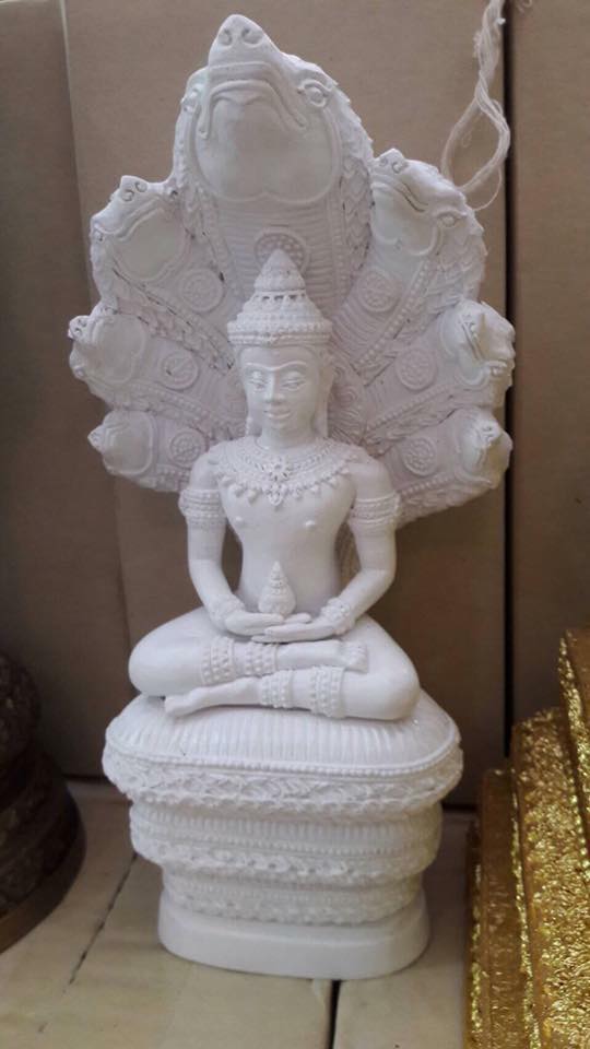 รูปหล่อ พระไภษัชยคุรุพุทธเจ้า ปางพระนาคปรก (เนื้อเรซื่น หล่อตัน สีขาว หน้าตัก3นิ้ว) ปี2560 #รับประกันแท้