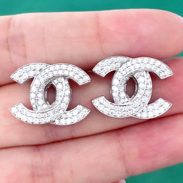 Earring WG (18K) 7.03 กรัม Diamond 160 Pcs. 1.49 กะรัต (DVVS)