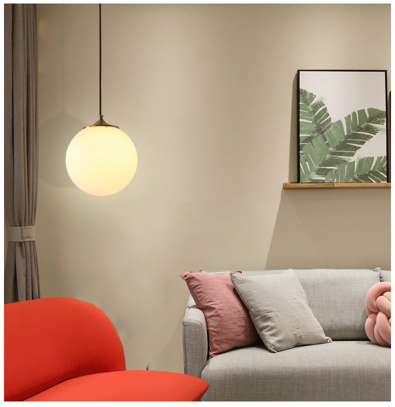 โคมไฟแขวนเพดานหัวเดี่ยวโป๊ะแก้วขาวขุ่นโปร่งแสงทรงกลมตกแต่งโทนสีทองเหลือง [TS017]